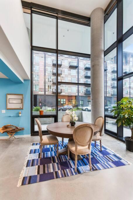 Airy And Open Corner Loft - 92 Walkscore Redmond Exterior photo
