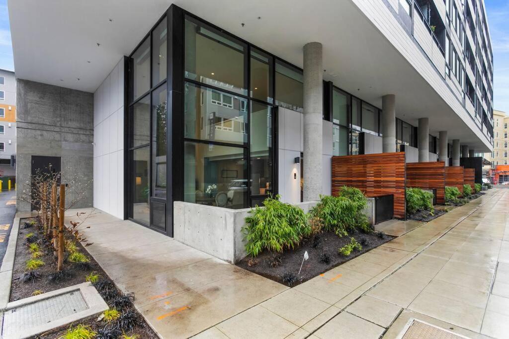 Airy And Open Corner Loft - 92 Walkscore Redmond Exterior photo