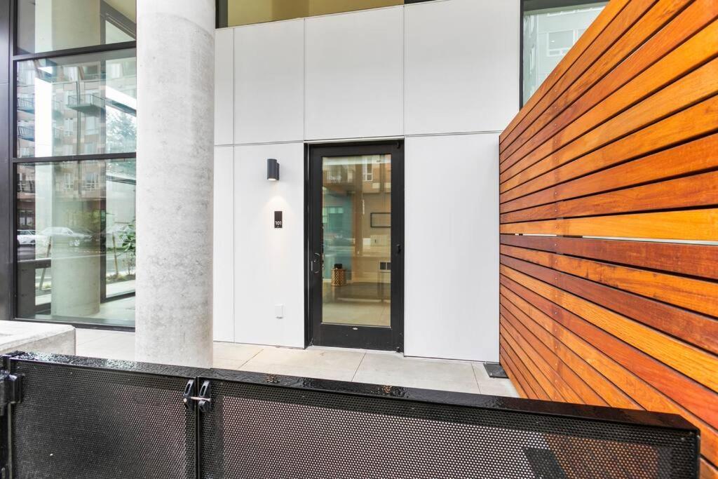 Airy And Open Corner Loft - 92 Walkscore Redmond Exterior photo