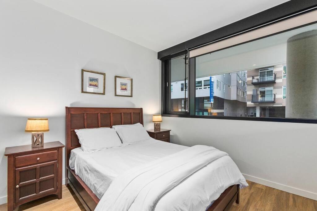 Airy And Open Corner Loft - 92 Walkscore Redmond Exterior photo